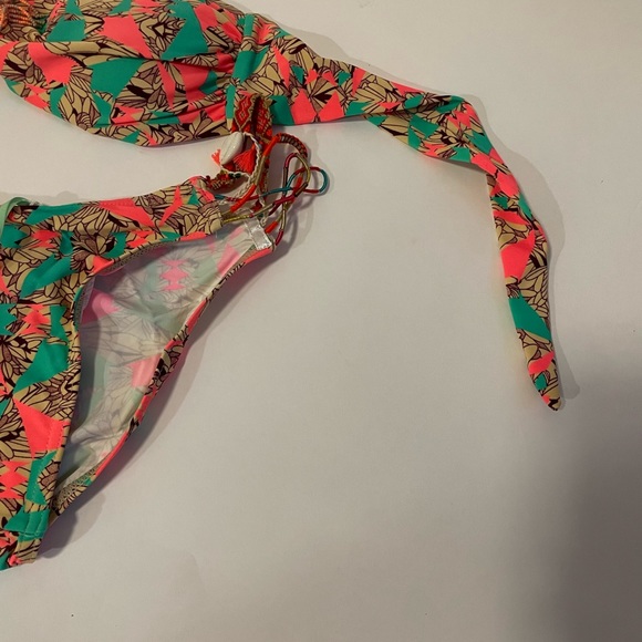 Two bathing suits - Picture 4 of 13